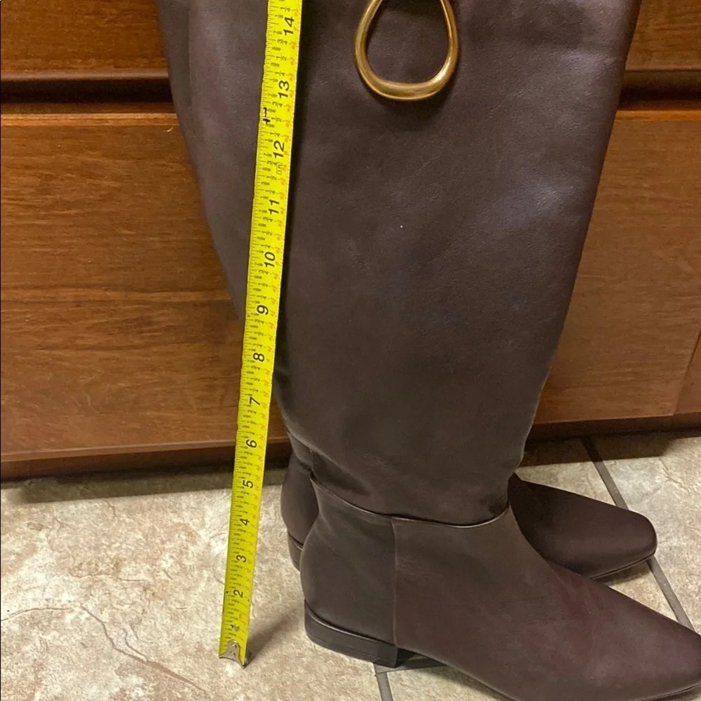 Naturalizer Brown Wide-Calf Size 5.5 Knee High Boots with Gold Accent Sleek Fall